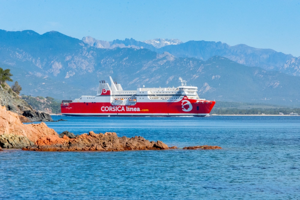 Ferry pour la Corse