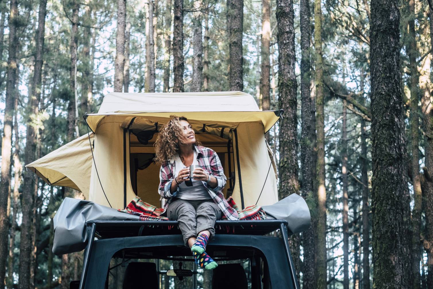 tente bivouac camping nature toit voiture véhicule dormir