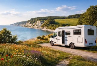 explorez les paysages magnifiques du danemark en camping-car et vivez une aventure inoubliable entre nature, côtes sauvages et charmants villages.
