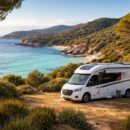 découvrez les meilleurs spots en sardaigne pour les passionnés de camping-car et amoureux de la nature. guide complet pour des aventures inoubliables au cœur de paysages sauvages.