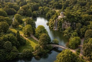découvrez le plan complet du parc des buttes chaumont et explorez ses trésors cachés grâce à notre guide détaillé pour une visite inoubliable.