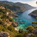 découvrez les secrets fascinants de paleokastritsa à corfou : guide complet sur ses plages, son histoire, et les incontournables à ne pas manquer lors de votre visite.
