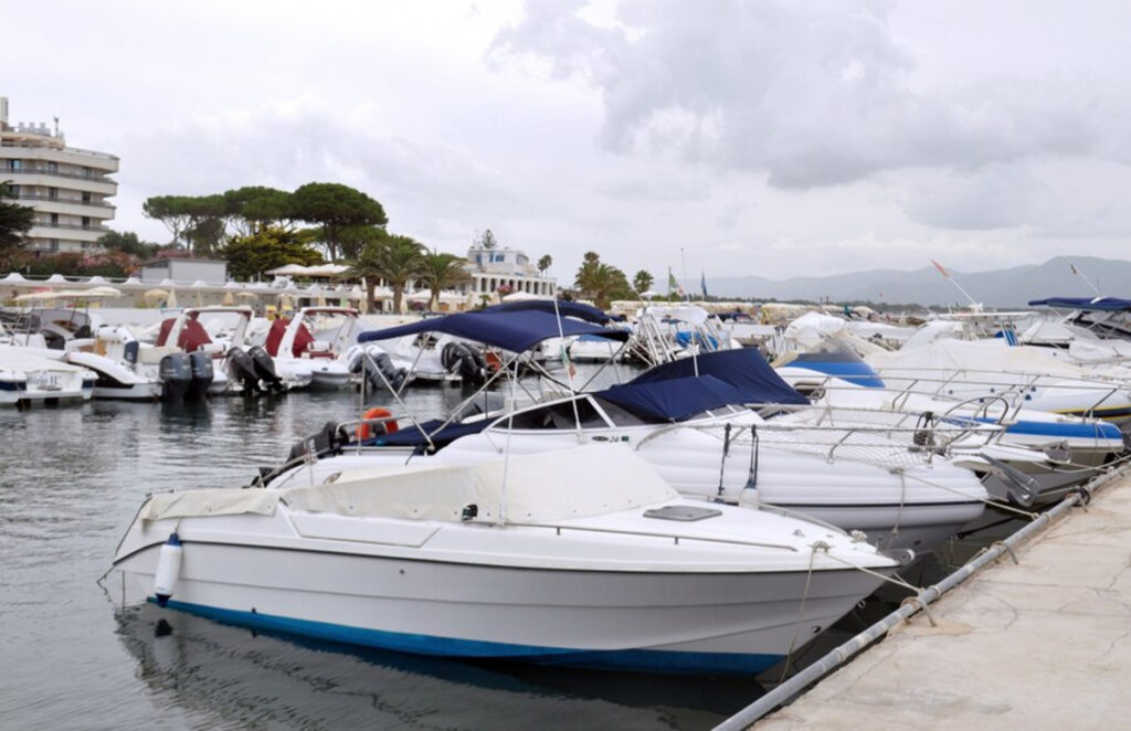 bateau Carnon
