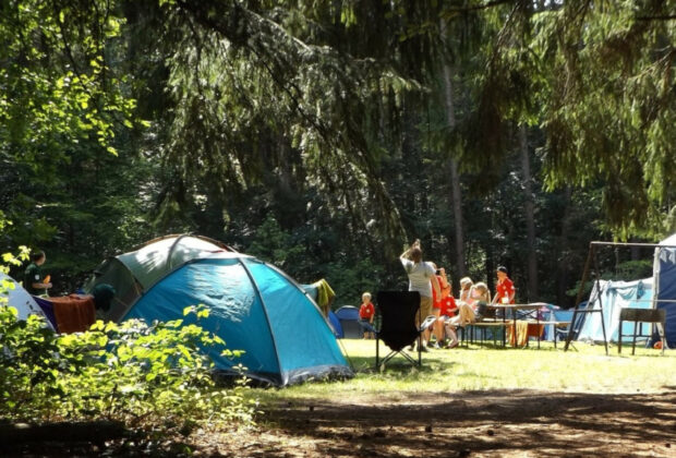 Comment organiser les premières vacances de camping en famille ?