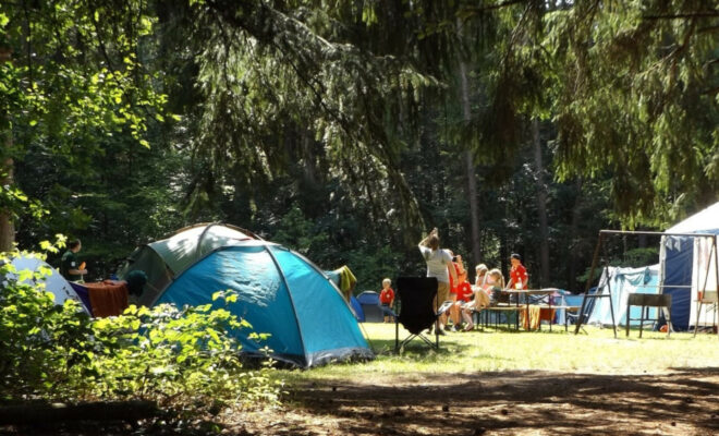 Comment organiser les premières vacances de camping en famille ?