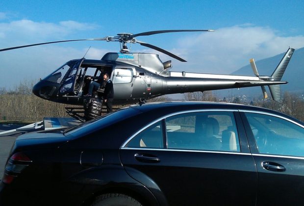 Limousine devant hélicoptère