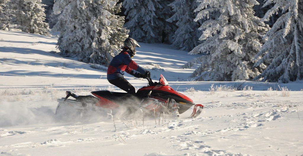 S'éclater sur les pistes en motoneige