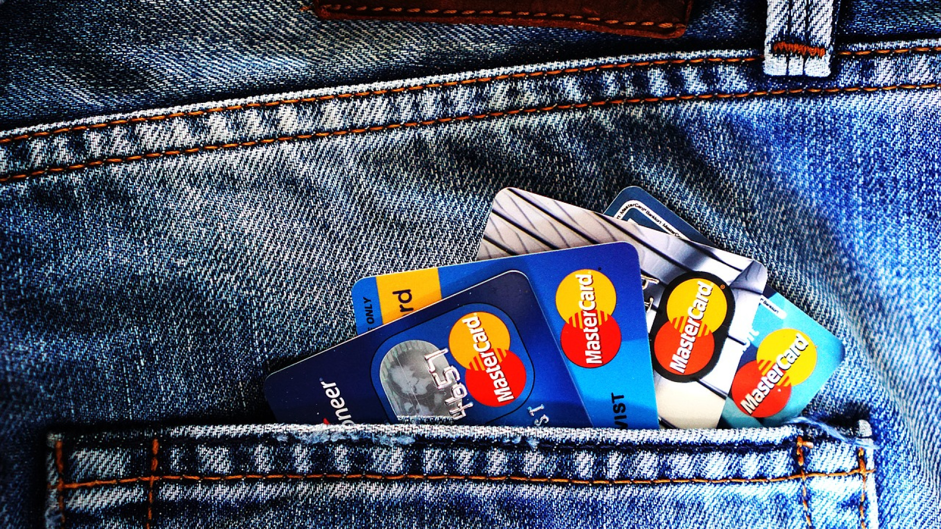 Payer par carte bancaire à l'étranger : comment s'y prendre et laquelle choisir ?