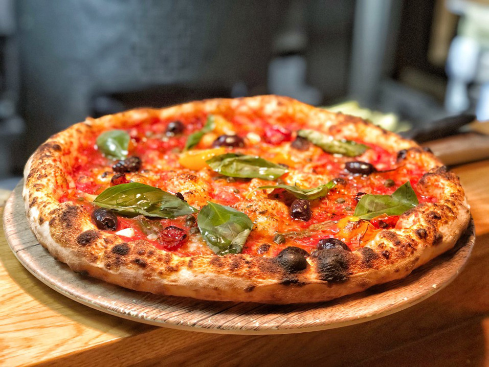Pourquoi et où goûter la véritable pizza napolitaine lors d