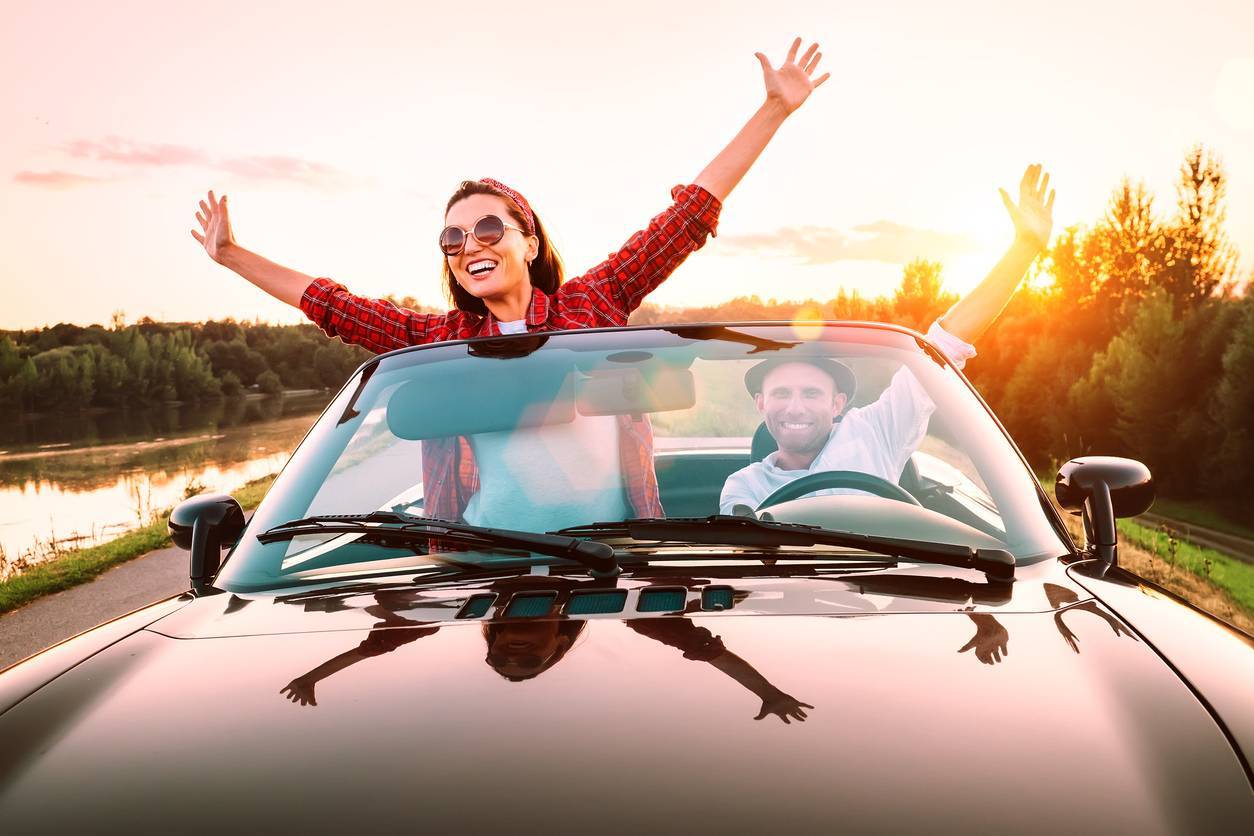 couple en voiture